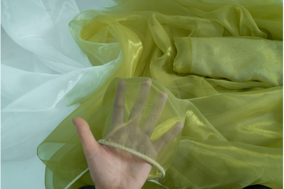 Розтяжка (карнавал) блідо-зелена відріз 5,15 метри