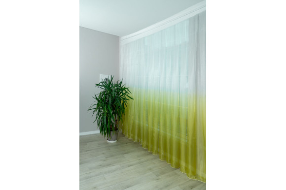 Розтяжка (карнавал) блідо-зелена відріз 5,15 метри