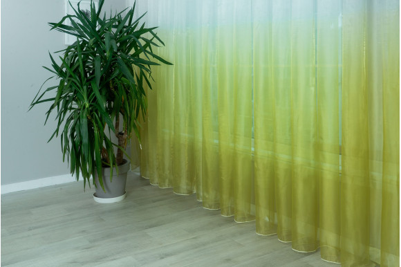 Розтяжка (карнавал) блідо-зелена відріз 5,15 метри