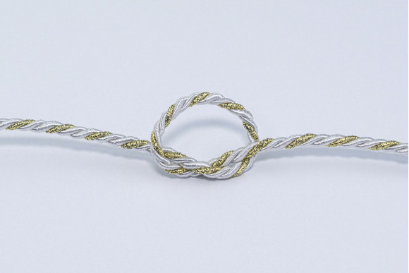 Шнур декоративний біло-золотистий 3 мм Шнур декоративний біло-золотистий 3 мм