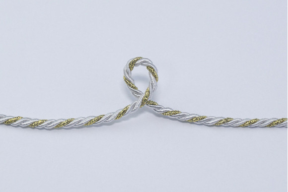 Шнур декоративний біло-золотистий 3 мм Шнур декоративний біло-золотистий 3 мм