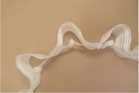 Тесьма фальшлюверсная под крючки LFL-10-990 с фиксацией складки 1:2