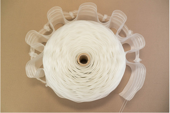 Тесьма фальшлюверсная под крючки LFL-10-990 с фиксацией складки 1:2