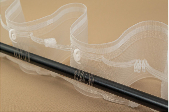 Тесьма фальшлюверсная под крючки и трубу LFL-10-1006 с фиксацией складки 1:2