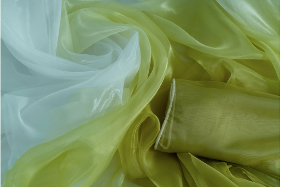 Розтяжка (карнавал) блідо-зелена відріз 4,25 метра