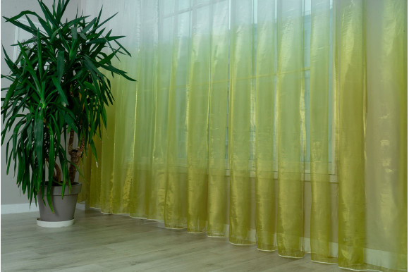 Розтяжка (карнавал) блідо-зелена відріз 4,25 метра